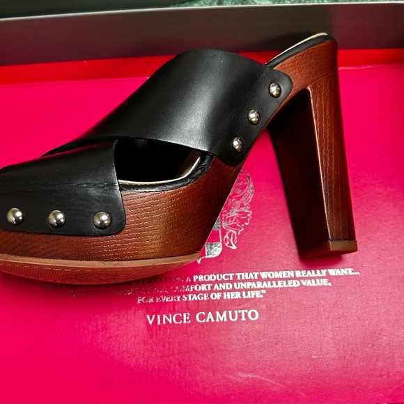 Vince Camuto Elida Black Vintage Leather Sandal - Picture 2 of 5